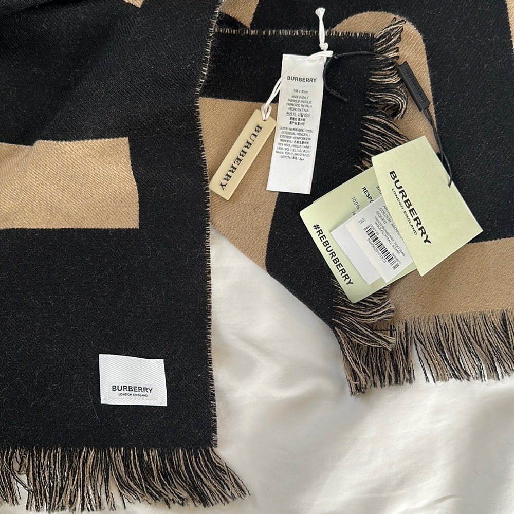 NWT BURBERRY LOGO SCARF - verified authentic